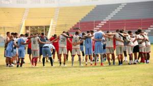 La plantilla del Vida durante el entrenamiento de esta mañana en La Ceiba.