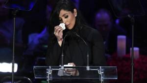 Vanessa no contuvo las lágrimas a la hora de dar un discurso en el funeral de Kobe Bryant en el Staples Center.