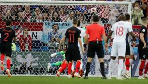 El fino derechazo del futbolista inglés acabando en el fondo de la portería de Croacia.