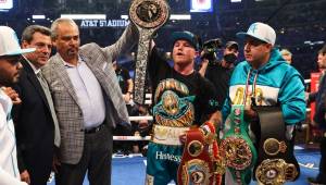 El mexicano Saúl 'Canelo' Álvarez venció el sábado a Billy Joe Saunders frente a 73.000 espectadores en el estadio AT&T de Arlington, Texas.