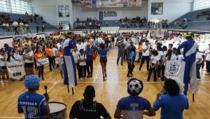 Los estudiantes mostraron su alegría por iniciar los juegos de la juventud este día en la Universidad Unitec en San Pedro Sula.