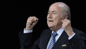 oseph Blatter consiguió hoy ser reelegido como presidente de la FIFA al retirarse su rival, Ali bin Al Hussein, de la segunda vuelta en la que ambos debían medirse. FOTO AFP
