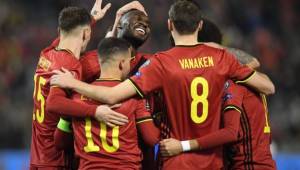Benteke, Carrasco y Thorgan Hazard concretaron la victoria con la que Bélgica clasificó al Mundial de Qatar 2022.