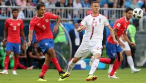 Costa Rica tras el gol no pudo reaccionar ante el buen bloque defensivo de los serbios en el juego. (Foto: EFE)