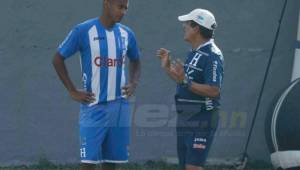 'Choco' Lozano dialoga con Jorge Luis Pinto antes de comenzar el entrenamiento.