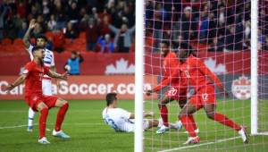 Jugadores de Canadá celebran segundos antes de marcar ante Estados Unidos. Foto: AFP