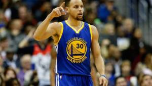 Stephen Curry es uno de los jugadores de moda de la NBA por actuaciones como las de ayer contra los Wizards.