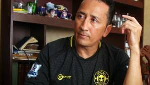 Jorge Pineda dice que aceptaría el reto de dirigir a Social Sol, siempre y cuando el club esté dispuesto a contratar jugadores de jerarquía para el Clausura 2016. Foto DIEZ