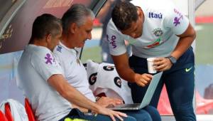 El técnico de Brasil junto con su cuerpo técnico han estudiado detalladamente a sus rivales. (Foto: Globo Brasil)