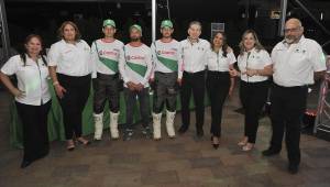 <i>Los ejecutivos de Acavisa y Castrol junto al Team Castrol 2024, listos para el lanzamiento del nuevo rostro de las marcas. Una alianza poderosa hacia el futuro de la movilidad en Honduras.</i>