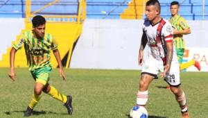 Encuentro entre Parillas One y Atlético Santa Cruz en la Liga de Ascenso del fútbol hondureño.