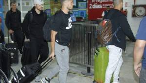 Los jugadores australianos llegaron de la manera más silenciosa al aeropuerto Ramón Villeda Morales y no atendieron a los medios de comunicación.