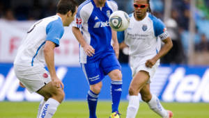 Argentinian footballer Lionel Messi (C) of Messi and Friends vies for the ball with Joaquin Beltran (L) and Edgar Steven Davis of Stars of the World, during their friendly match, in Mexico City, on July 31, 2011. AFP PHOTO/Alfredo ESTRELLA