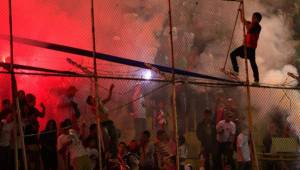 Las barras siguen creando caos e imponiendo el miedo en los principales partidos de la Liga Nacional de Honduras.