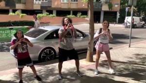 Marcelo y su hijo conquistan las calles de Madrid con su baile del In My Feelings Challenge.