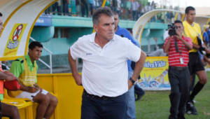 Roque Alfaro viene de dirigir al Platense. Dejó al equipo escualo amenazado por el descenso.
