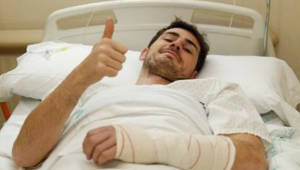 Iker Casillas se fracturó en el partido de vuelta contra Valencia por la Copa del Rey.