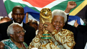 Nelson Mandela en la presentación de Copa del Mundo en Sudáfrica 2010.