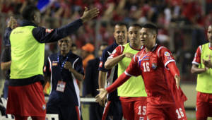 El jugador Rolando Blackburn de la selección de Panamá celebra su anotación ante Canadá.