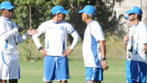 El cuerpo técnico de la selección de El Salvador no tiene informes sobre el por qué Rudy Valencia abandonó la concentración.