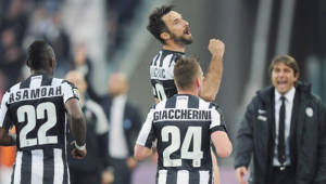 Vucinic condujo a la Juventus a un nuevo triunfo en la Serie A de Italia.