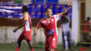 Leonardo Isaula anotó el golazo con el que Choloma venció al Olimpia.