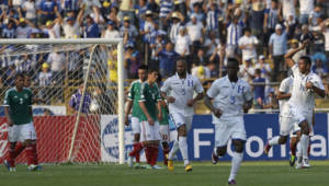 La Selección de Honduras empató 2-2 en la primera vuelta contra México en el estadio Olímpico de San Pedro Sula.