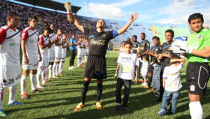 El pasillo que le hicieron a Wilmer Velásquez en su despedida del fútbol.