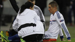 Fernando Torres tuvo que ser sustituido por Eto o al minuto 11 del juego en Bucarest.