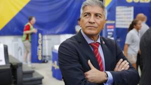 El técnico ecuatoriano Octavio Zambrano durante la rueda de prensa tras el juego entre su selección y Canadá.