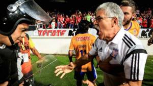 Ricardo Ferreti explotó al final del partido y hasta amenazó a los aficionados del Veracruz.