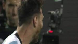A pesar de la agresión recibida Leonel Messi festejó sus tres goles con mucha euforia.