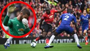 Manchester United's Belgian forward Romelu Lukaku (C) splits the Chelsea defence with a ball between Chelsea's Croatian midfielder Mateo Kovacic (L) and Chelsea's German defender Antonio Rudiger (R) during the English Premier League football match between Manchester United and Chelsea at Old Trafford in Manchester, north west England, on April 28, 2019. (Photo by Paul ELLIS / AFP) / RESTRICTED TO EDITORIAL USE. No use with unauthorized audio, video, data, fixture lists, club/league logos or 'live' services. Online in-match use limited to 120 images. An additional 40 images may be used in extra time. No video emulation. Social media in-match use limited to 120 images. An additional 40 images may be used in extra time. No use in betting publications, games or single club/league/player publications. /