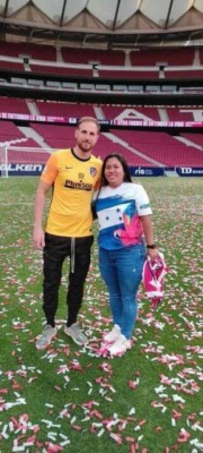 La sorprendieron con la camisa del Choco Lozano: Los privilegios que tiene Denia Cerrato al ser empleada de jugador del Atlético
