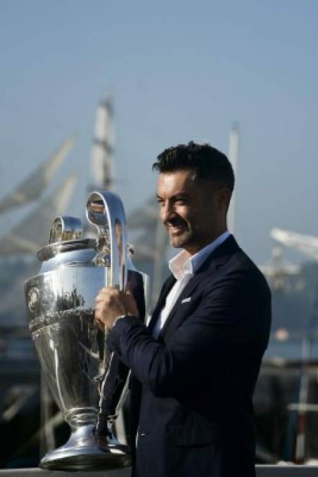 Lisboa recibe los trofeos de la Liga de Campeones
