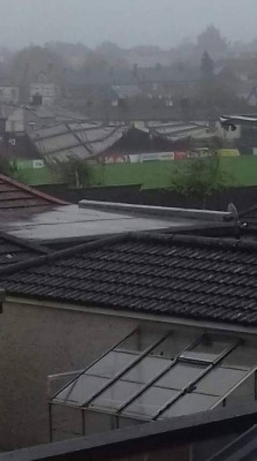 Huracán Ofelia hace estragos y daña gravemente un estadio de fútbol