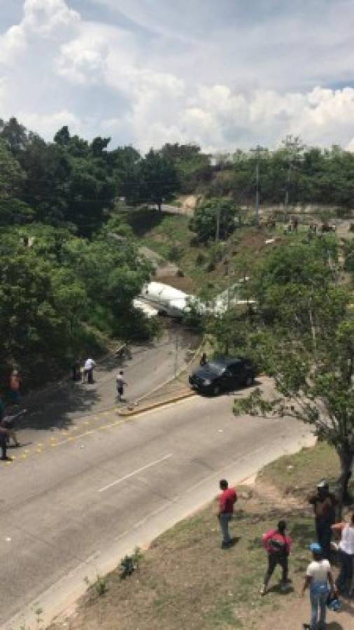 FOTOS: Impactantes imágenes del avión que se salió de la autopista en el aeropuerto Toncontín