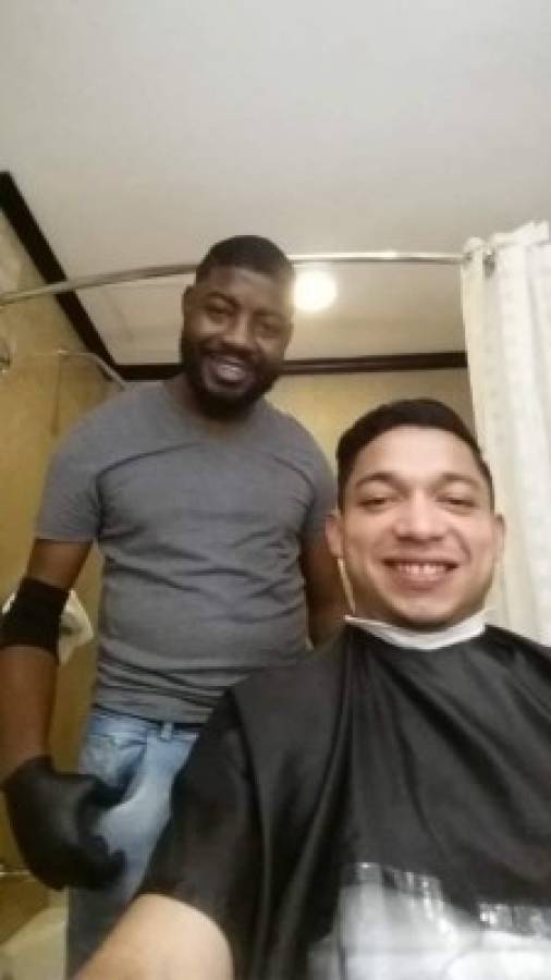 Primo del 'Choco' Lozano es el barbero de la Selección Nacional de Honduras