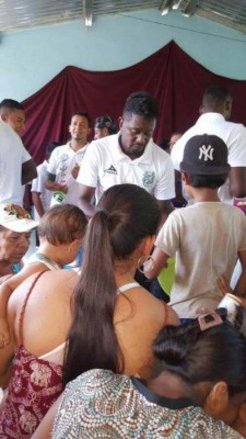 Platense y Real España reparten alegría a niños antes de Copa Presidente