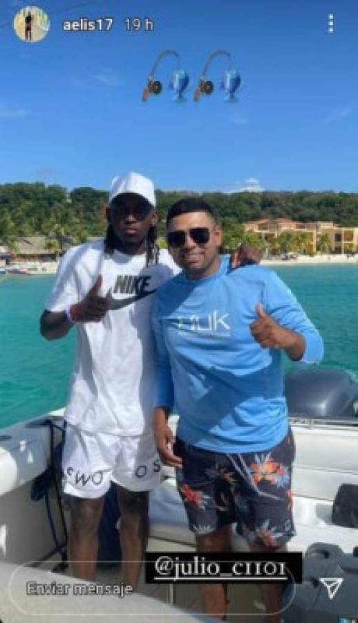 ¡Nadando con delfines! Así disfruta Alberth Elis en Roatán antes de sumarse a la Selección de Honduras