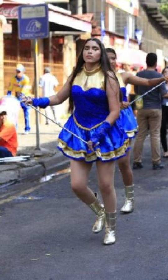 Flashazos: Derroche de belleza y caos en desfiles del 15 de septiembre en Honduras