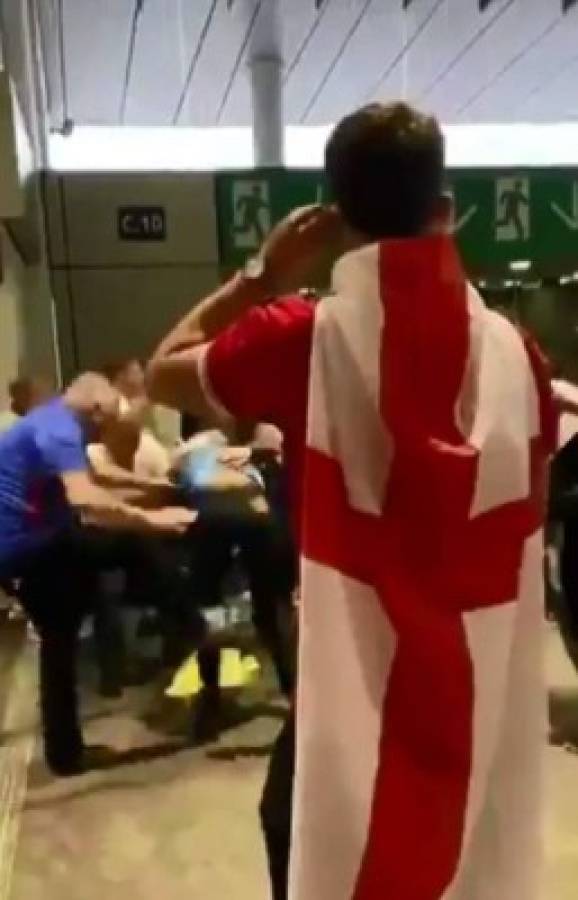 Vandalismo e insultos: Los deplorables mensajes y agresiones de hinchas ingleses tras perder la Eurocopa