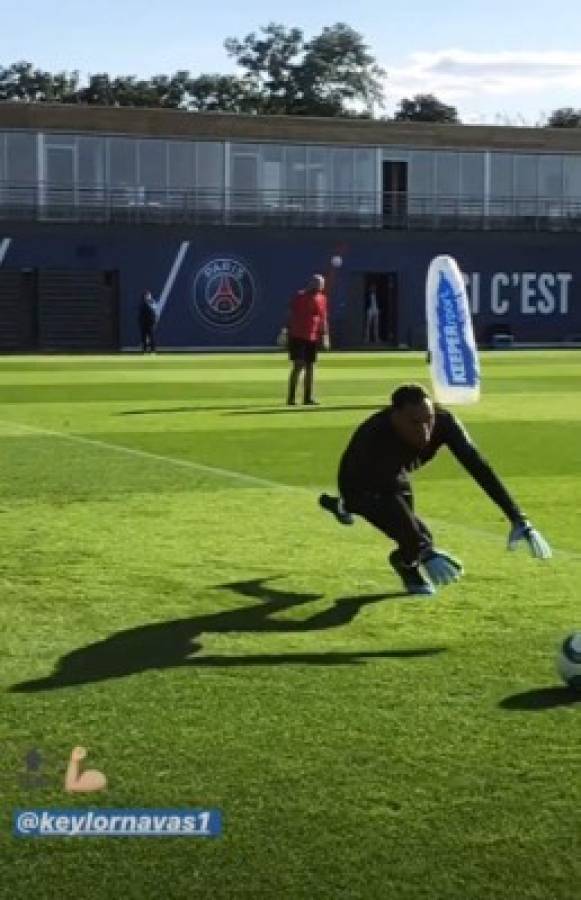 Así recibieron a Keylor Navas en el PSG: El abrazo de Di María y sus primeras atajadas