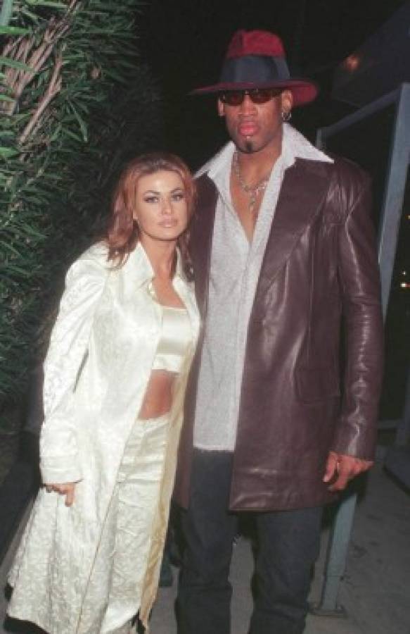 Michael Jordan relata el día que encontró a Rodman en la cama con Carmen Electra: 'Tuvimos que sacarlo'