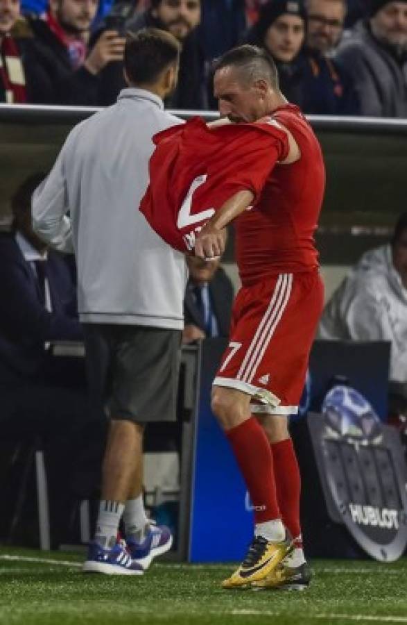 No se vio en TV: La reacción de Buffon con Messi al final y la triste salida de Najar en el Allianz