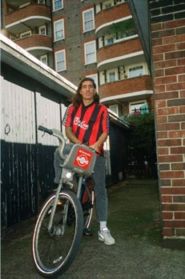 Héctor Bellerín, el futbolista con las modas más extrañas y feas de la actualidad  