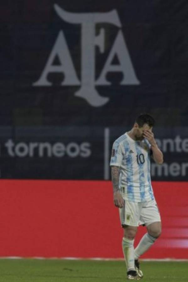 Las duras imágenes de Messi tras empatar contra Chile y así fue captado con Medel luego de su recordada pelea