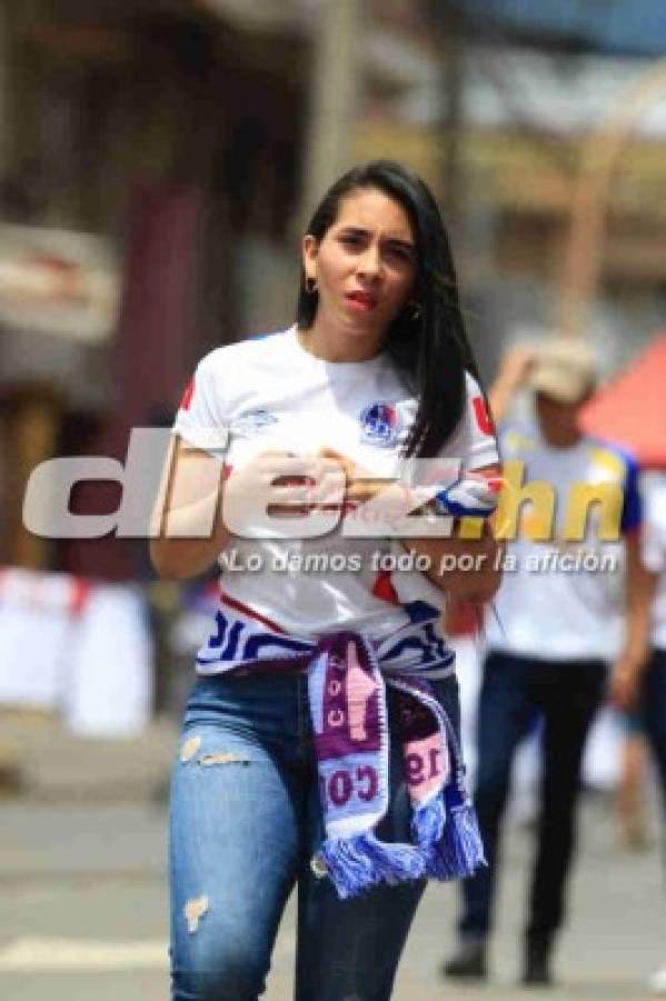 Modelos, aficionadas y esposas de jugadores, entre las chicas de la final Olimpia-Motagua