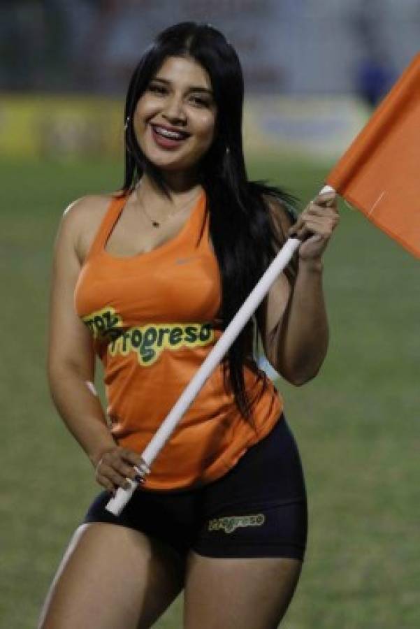 ¡Mamitas! Las explosivas chicas que embellecen los estadios de Honduras