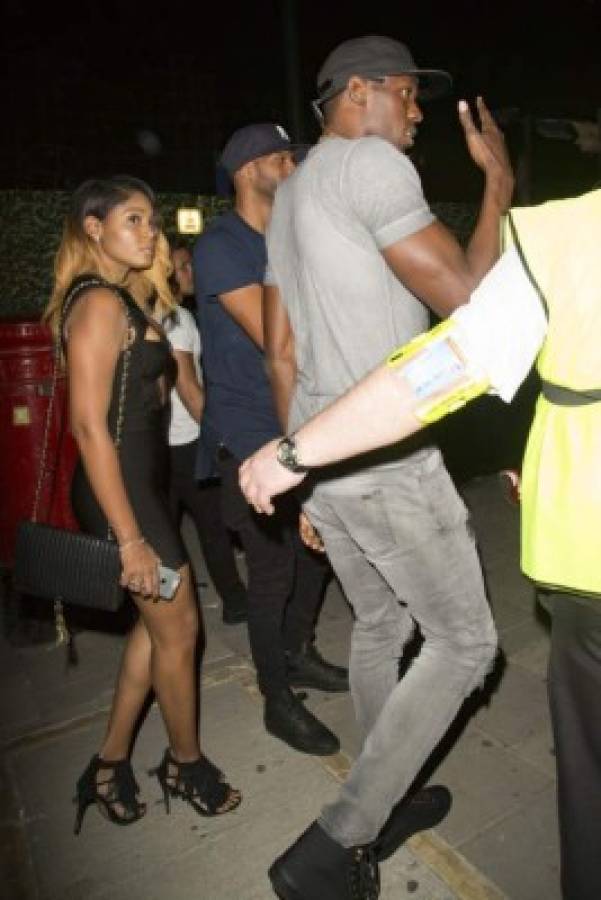 Fotos: Usain Bolt sigue imparable, ahora se llevó diez chicas a su hotel en Londres